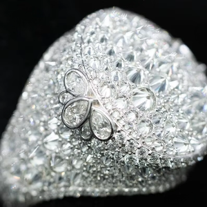 Bague classique en argent avec dôme rond serti de pierres, bijoux imposants et étincelants, style hip-hop audacieux - Product Image 1