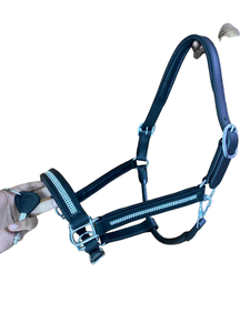 Vente en gros de licou anatomique stable en cuir verni pour cheval équin avec rembourrage doux et équipement pour cheval en strass - Product Image 5