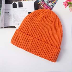 Gorro de punto con gofres y logotipo personalizado, gorro con etiqueta tejida de cuero cálido para invierno con personaje de parche e impresión de puntos - Product Image 4