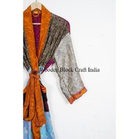 Robe Kimono Vintage Florale Élégante en Soie, Tenue de Détente Bohème, Cache-maillot de Festival, Patchwork Fait Main en Sari et Soie Recyclée, Manches Longues Complètes