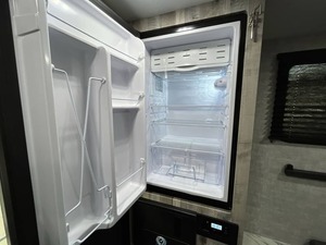 รถบ้านรุ่นใหม่ปี 2026 Soaring E-a-g-l-e Campers A-d-l-a-r 6.5XLS พร้อมจำหน่ายแล้ว - Product Image 4