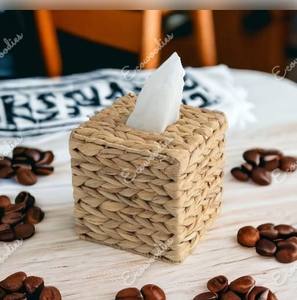 Porte-serviettes en jacinthe d'eau naturelle carrée portable et boîte à mouchoirs pour le rangement à domicile dans le salon ou la chambre - Product Image 1