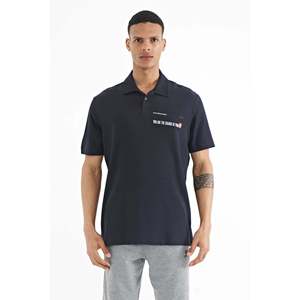 Camiseta Polo Tommylife para Hombre, Color Azul Marino, con Estampado de Letras, Corte Estándar - 88236 - FIESTA - Product Image 1