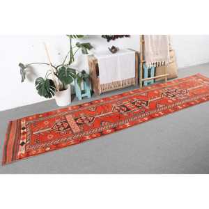 พรมขนสัตว์สีแดงแบบต่อผ้าสไตล์วินเทจจากตุรกี ขนาด 2.8x11.5 ฟุต พร้อมแผ่นรองหลังทำจากยางพาราที่เป็นมิตรกับสิ่งแวดล้อม - Product Image 4