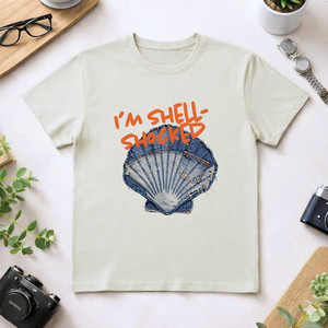 T-Shirt Unisex 100% Cotone 210GSM Stile Casual con Stampa Personalizzata di Rose, Modello con Stampa DTG - Product Image 1