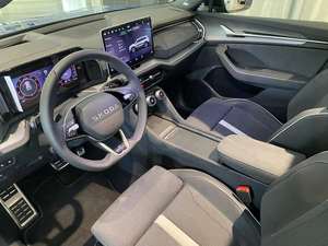 SUV 2024 Q Automático con Tracción en las Cuatro Ruedas, Neumáticos R18, Asientos de Cuero, Cámara Trasera, Gasolina 3L, Volante a la Izquierda, ACC Oscuro/Claro - Product Image 4