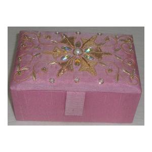 อินเดียที่ดีที่สุด Feburic วัสดุ Zari มือกล่องเครื่องประดับเย็บปักถักร้อยส่องแสงและการตกแต่งทำโดยนักออกแบบที่ดีที่สุดของอินเดีย - Product Image 1