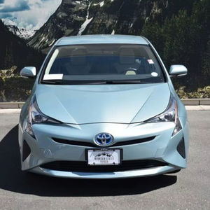 2016 pour Toyota Prius Four FWD cuir léger SUV d'occasion - Product Image 1