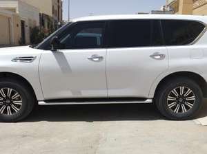 NISSAN PATROL 4WD V6 4.5L 2023 Usado, Gasolina, Volante a la Izquierda, Asientos de Cuero, Interior Oscuro, Control de Crucero Adaptativo, Sedán - Product Image 2