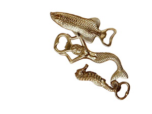 Ouvre-bouteille créatif à mur fixe fabriqué à la main en métal plaqué or écologique pour les mariages et les fêtes - Product Image 4