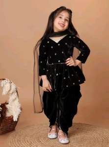 Velours exclusif avec des paillettes Work Kids Kurti Pant et Dupatta Fabricant et fournisseur de l'Inde au taux le plus bas - Product Image 4