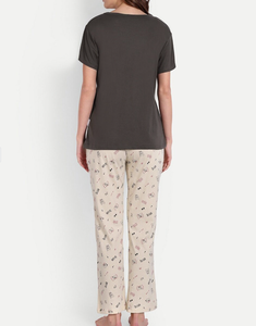 Vêtements de nuit et vêtements de détente pour femmes en gros d'usine ensemble de pyjama imprimé haut et pantalon à col rond à manches longues - Product Image 2