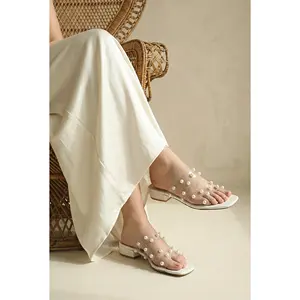 Sandalias de Cuero Color Marfil Pearl Glow 601 W, Ligeras y Transpirables, Antideslizantes e Impermeables con Diseño de Masaje Impreso, un Par - Product Image 2