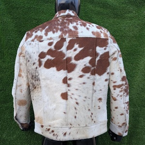 Veste en cuir de vachette sur mesure pour femmes |   Vestes en cuir de cowgirl personnalisées en peau de vache avec poils - Cadeau idéal - Product Image 3