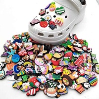Breloques de chaussures 3D en PVC personnalisées en usine, décorations de sabots de créateur, badges de dessin animé en caoutchouc souple, décorations de chaussures