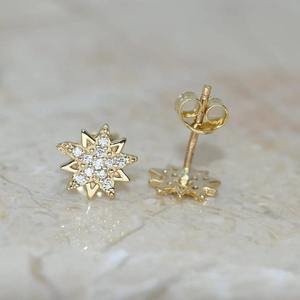 Boucles d'oreilles délicates en forme d'étoile avec diamants en moissanite VVS de 8 mm, plaquées or, argent 925 pour femmes, bijoux fins de luxe - Product Image 2