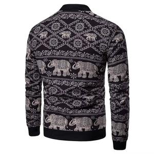 Veste universitaire pour homme personnalisée, col montant, bomber en satin avec impression par sublimation tendance streetwear pour veste d'homme de printemps - Product Image 3