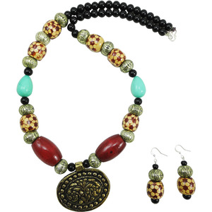Collier artisanal en résine perlée, rouge, bleu, doré, design rond, élégant et tendance, bijou fantaisie pour femme, pièce maîtresse pour soirée - Product Image 4