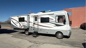 Camping-car F-L-E-E-T-W-O-O-D RV S-T-O-R-M 32BH modèle 2015 d'occasion en bon état, haute performance, disponible à la vente - Product Image 2