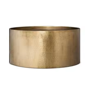 Mesa de centro de muebles de forma redonda de diseño estándar Mesa de centro de aluminio de color dorado martillado de Azora Industries - Product Image 4