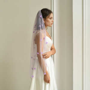 Peigne à cheveux Bridella M131 fait main en maille florale, confortable et sécurisé, style vintage avec strass pour coiffure de mariée et de demoiselle d'honneur - Product Image 2