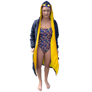 2025 logotipo personalizado manga larga bata cambiante bata de secado impermeable surf Poncho abrigo playa natación Parka seco cambio bata costo - Product Image 1