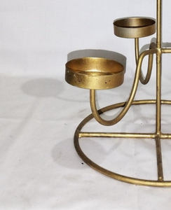 เชิงเทียนทองเหลืองกลั่นระดับพรีเมี่ยมพร้อมโครงสร้างที่หรูหราเพื่อการส่องสว่างที่นุ่มนวลและพื้นที่ของนักออกแบบ - Product Image 2