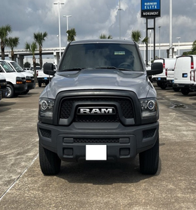 RAM 1500 CLASSIC WARLOCK 2022 USADO, NUEVO, con Volante a la Izquierda/Derecha - Product Image 1