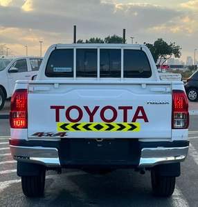 Toyota Hilux GL 2022 2.7L V4 Turbo Automatique 4x4 AWD Pick-up Spécifications GCC Peinture d'origine Taille des pneus R20 Sièges en cuir Dark Patrol - Product Image 6