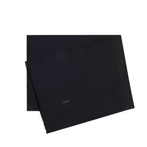 Écharpe en satin de soie 100% de créateur - Élégante, carrée, longueur moyenne-longue pour le printemps, l'été et l'hiver - Product Image 1