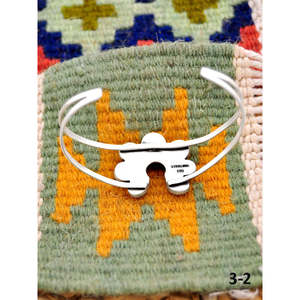 Pulsera Artesanal del Suroeste con Diseño de Black Jack y Plata de Ley, Accesorio de Moda - Product Image 4