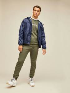 Personnaliser le style et la conception Streetwear Polyester Softshell imperméable Sports de plein air course coupe-vent veste de pluie pour hommes - Product Image 6