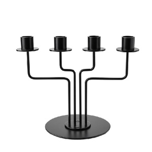 Portavelas único de metal de calidad superior, ideal para crear un ambiente cálido y acogedor en los espacios habitables - Product Image 2