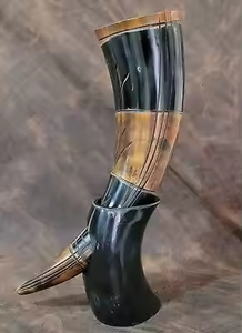 Corne à boire avec support de corne assorti Idéal pour l'hydromel et la bière Parfait pour la décoration nordique Cadeaux historiques et jeux de rôle médiévaux - Product Image 5