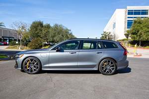 Occasion 2022 pour Volvo V70 Recharge T8 Polestar Engineered 415 ch Électrique AWD, Propriété en Californie, Faible Kilométrage, Jantes R20, Toit Panoramique Gauche - Product Image 4