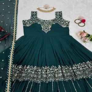 Costume Lehenga Premium Party Wear Travail à l'avant et à l'arrière en fausse Georgette Kurti avec Lehenga semi-cousu et Dupatta brodé - Product Image 4