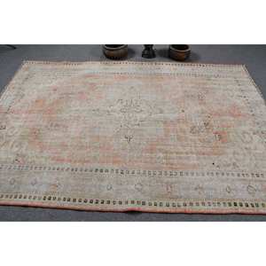 Tapis turc vintage en laine orange et beige de 55x82 pieds, tissage plat classique avec motif patchwork, décor élégant et rustique - Product Image 3