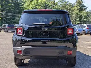 Jeep Renegade 2023 impecablemente limpio - Product Image 3