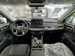 2022 Outlander IV ไมล์น้อย เครื่องยนต์สมบูรณ์ ระบบเกียร์อัตโนมัติ หลังคาซันรูฟแบบพาโนรามา ไฟหน้า LED - Product Image 3