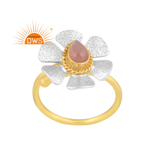 Anillo Apilable de Última Moda con Diseño Artesanal, Chapado en Oro de 18K, con Piedra Lunar Melocotón y Gemas Florales, Fabricante de Joyería Demi - Product Image 1