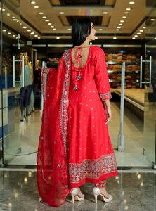 Conjuntos de Kurti Anarkali Étnicos Tradicionales de la India, Tela de Rayón, Cuello en V, Mangas Largas, Decoración Floral, Lavable a Máquina, Largo hasta la Rodilla - Product Image 3