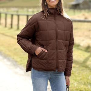เสื้อแจ็คเก็ตผู้หญิงแบบควิลท์ คอตั้ง แจ็คเก็ตฤดูหนาวบุใยอุ่น แจ็คเก็ตสีน้ำตาลเข้มทันสมัย แขนเสื้อติดกระดุม - Product Image 1