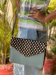 Handmade รีไซเคิลหนังCrossbodyกระเป๋าHandcraftedผู้หญิงผมพิมพ์สัตว์ขนสลิงกระเป๋าStubbyสีไหล่Crossbodyกระเป๋า - Product Image 3