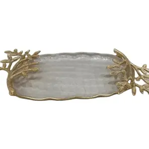 Plateaux de service en métal avec poignées gaufrées et bordure Plateau de service pour boissons Plateau personnalisé OEM en aluminium avec poignée - Product Image 3