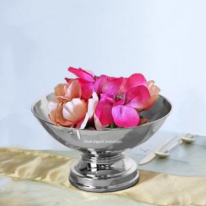 Bols à fleurs sur piédestal en métal chic Vase fini argent parfait pour les dîners de mariage décor de table bols à fleurs - Product Image 1