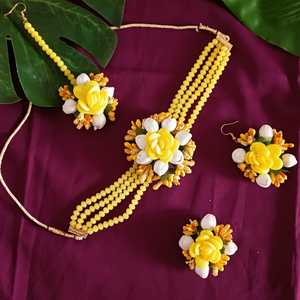 Ensemble de colliers ras-de-cou à fleurs en fausses perles multicouches Fabrication de bijoux en gros, jaune - Product Image 2