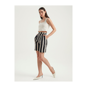 Shorts à jambes larges pour femmes, double poche, design zigzag, 85% viscose, 15% polyamide - Product Image 2