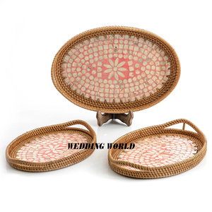 Ensemble de trois plateaux de service en rotin nacré Plateau de service design Forme ovale Plateau de service en rotin de luxe - Product Image 3