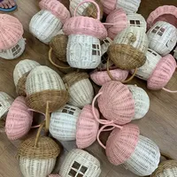 Ornements de Noël tissés Muti-Colors Panier en rotin en osier pour champignons et champignons pour la décoration de la maison Paniers de rangement pour enfants et adolescents