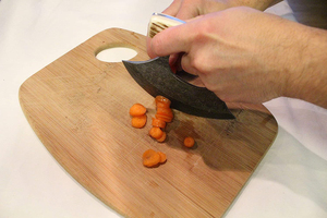 Cuchillo de Chef Ulu Hecho a Mano con Hoja de Acero de Damasco y Mango de Madera Resistente, para Diestros, Ecológico, para Cortar Pescado y Carne - Product Image 3